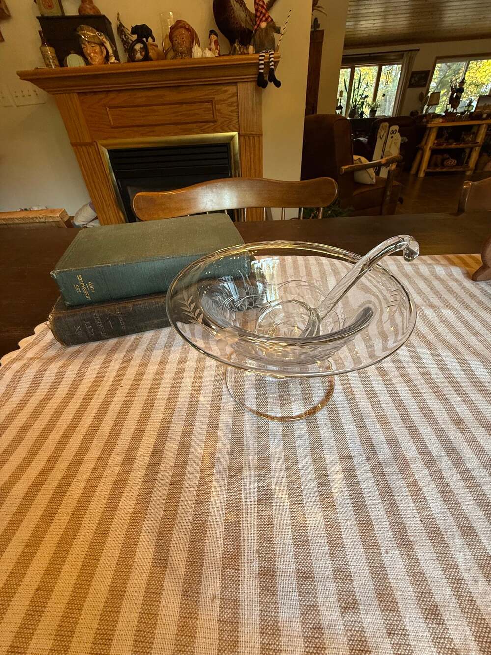 VTG Clear-glass Pedestal Mayonnaise Bowl w/etched grapevine design and ladel